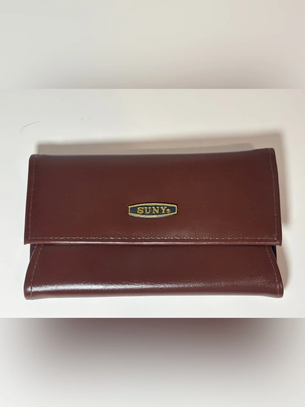 Brown SUNY Vintage-Style Wallet – Snap Closure & Zipper Pocket